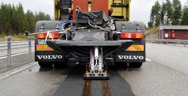 Il camion Volvo FH12 utilizzato per testare le "electric road"
