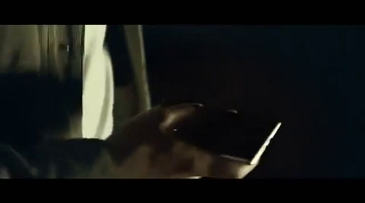 Spot Nokia Lumia 925 gli utenti Apple diventano degli zombie