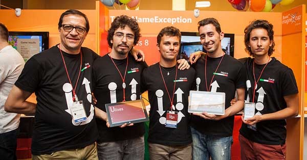Il team di Ulixes in Russia con il loro mentor. Il premio pemetterà agli studenti di sviluppare la loro applicazione, a partire dal Windows Phone, la X-Box e il Kinect.