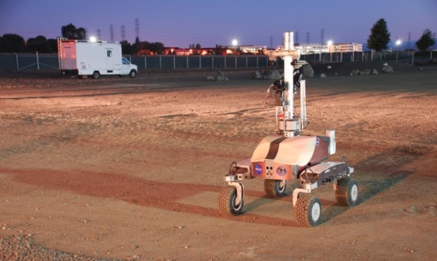 Il rover K10 guidato da un astronauta sulla ISS.