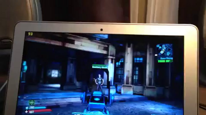 Macbook Air con cavi adattatori e una scheda esterna si moltiplica X 7 il framerate