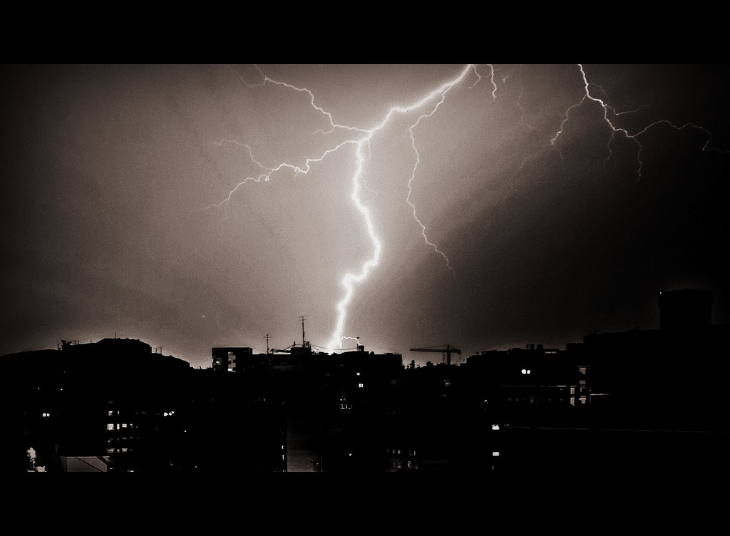 Computer e temporale: ecco quando e perché staccare il tuo PC