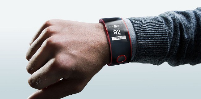 Nissan, l'orologio che collega auto e conducente