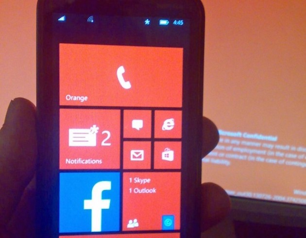 L'immagine mostra la live tile relativa al centro notifiche di Windows Phone 8.1.