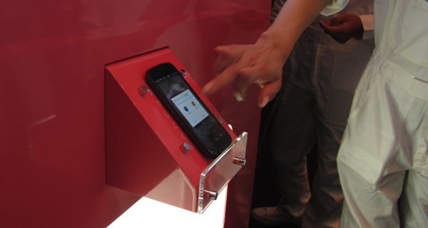 I distributori automatici Google Play funzionano tramite connessione NFC