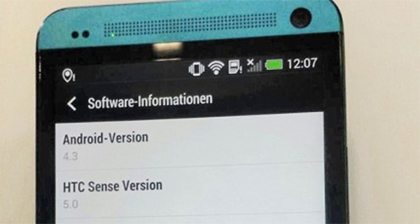 La versione blu di HTC One con Android 4.3 Jelly Bean e HTC Sense 5