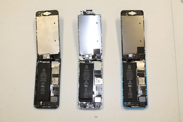 iPhone 5s e iPhone 5c già smontati