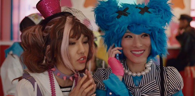 iPhone 5C: nuovo e rumoroso spot agli Emmy