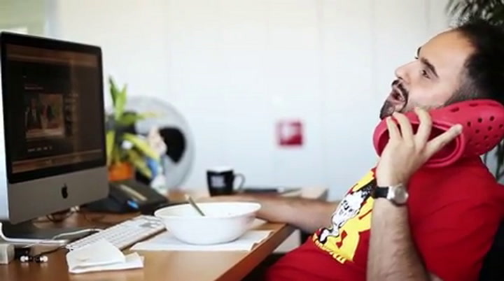 iCrocs 5c Commercial  iPhone 5c una parodia