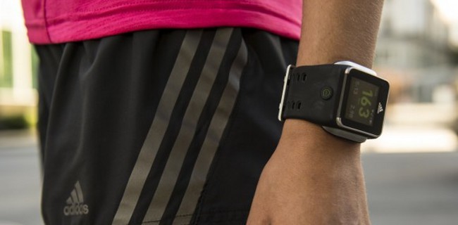 Adidas presenta uno smartwatch per gli sportivi