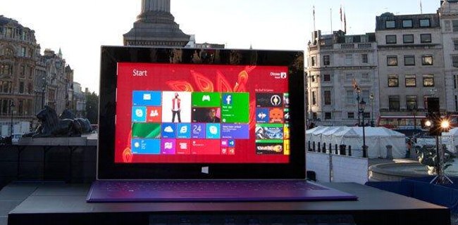 Londra, compare un Surface da 383 pollici