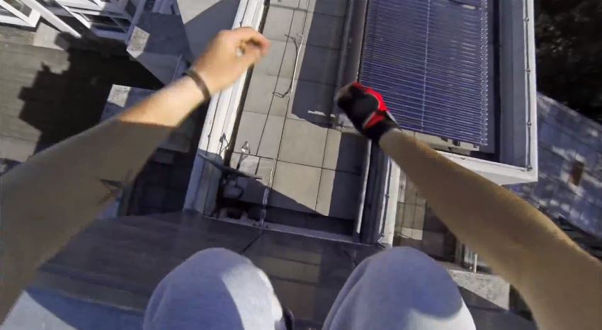 Mirror's Edge: un vero esperto di parkour imita Faith - video