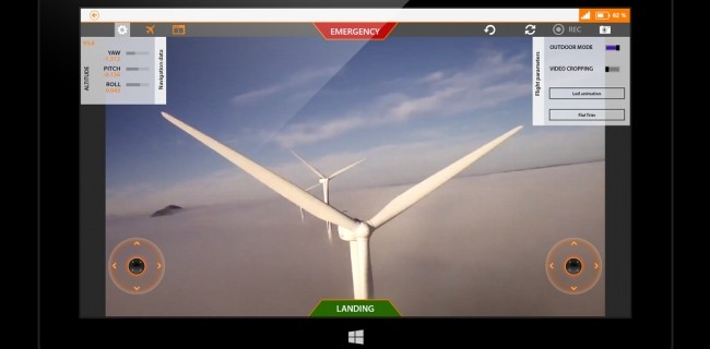 Parrot AR.Drone 2.0 si pilota con un tablet Windows 8