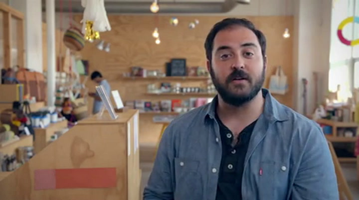 Coin la carta di credito riprogrammabile con liPhone