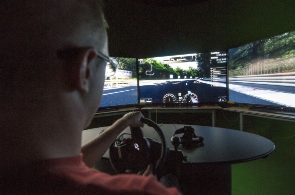 Gran Turismo 5 giocato su 5 display da 80 pollici