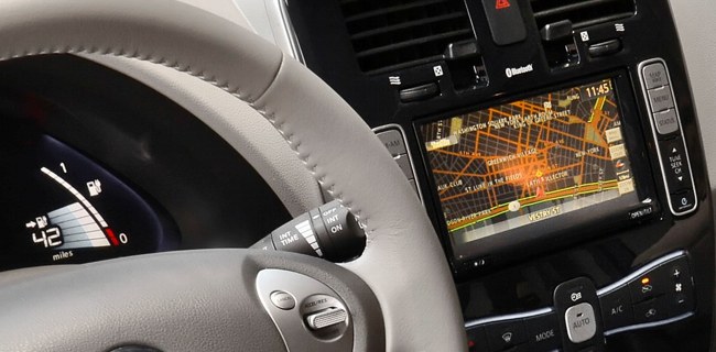 Nissan Leaf, chiave e parcheggio intelligenti