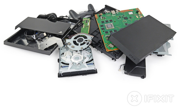 Cosa c'è dentro la PlayStation 4? Ce lo dice iFixit