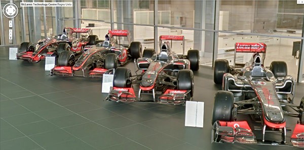Alcune delle auto in mostra presso il McLaren Technology Centre, visitabile su Google Street View