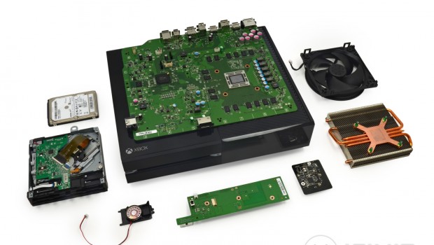 Xbox One smontata da iFixit, scheda madre e dissipatore giganti