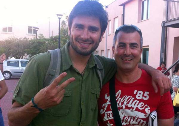 Francesco Giganti (a destra nella foto) insieme ad Alessandro Di Battista, uno dei più popolari deputati del M5S, durante un meetUp lo scorso settembre. Giganti è iscritto dal marzo 2013.