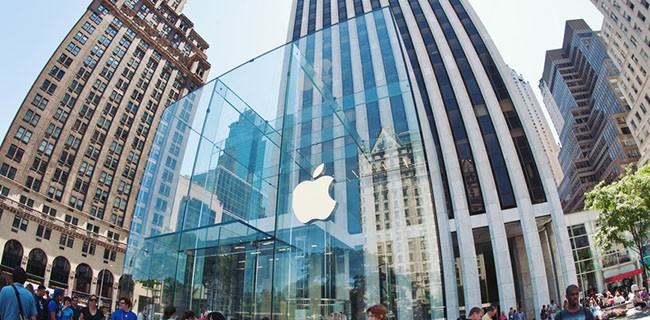 Apple Store 5th Ave: lo spazzaneve rompe i vetri