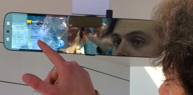 Lo specchietto retrovisore Pioneer con Android