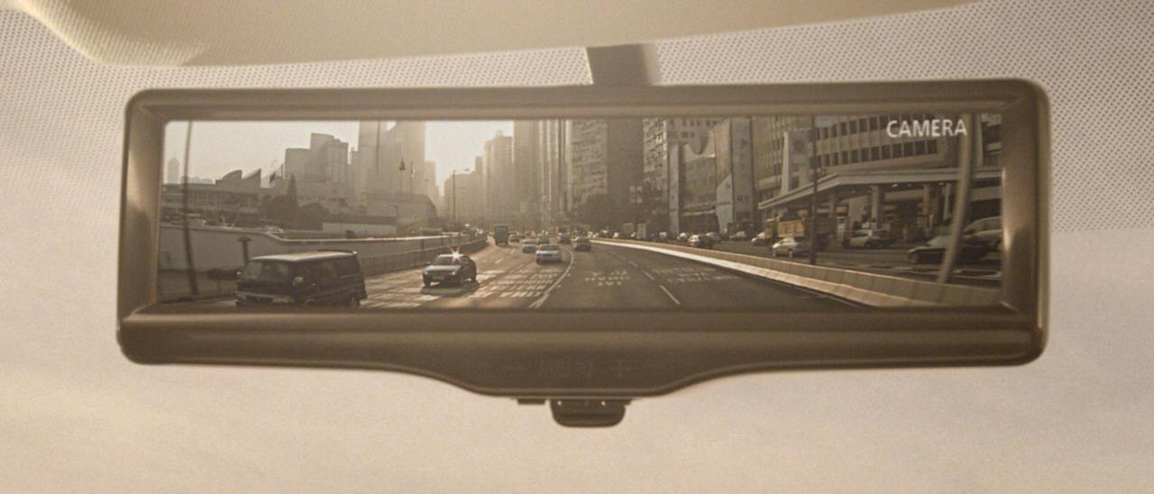 Nissan Smart Rearview Mirror: retrovisore LCD
