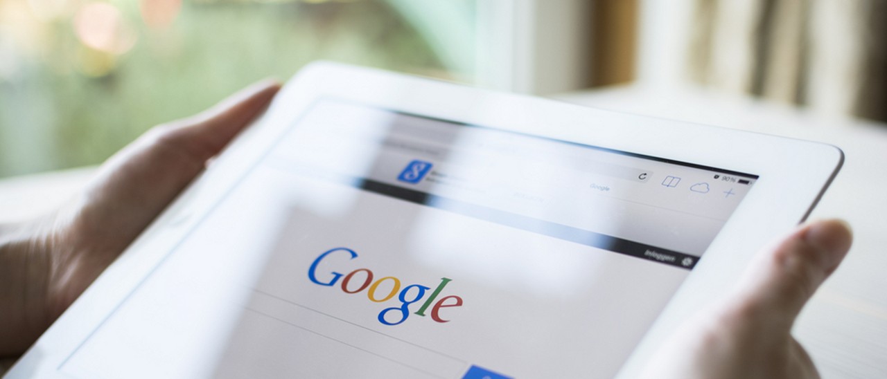 Google, un dispositivo che si piega come un libro