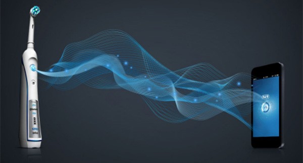 Il primo spazzolino da denti al mondo con modulo Bluetooth sarà commercializzato a giugno da Oral-B