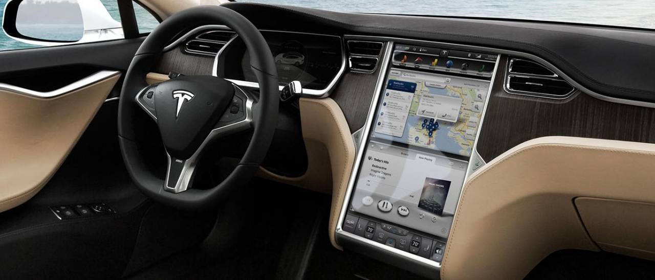 La Tesla Model S si accende con lo smartphone