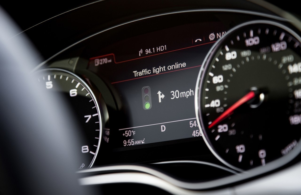 Audi Online Traffic Light Information System nella Audi A6 Saloon.