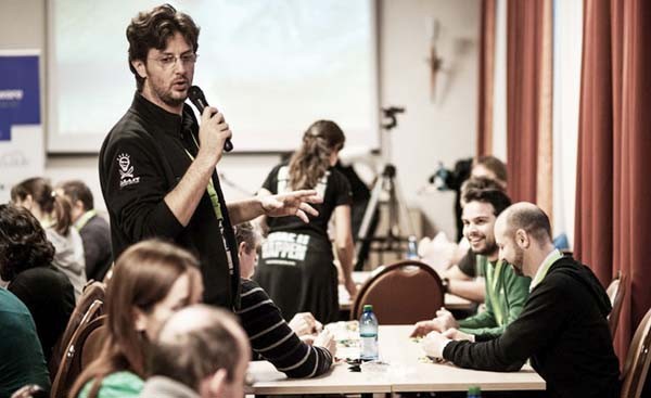 Stelio Verzera, ingegnere, ha un curriculum che parte dal marketing ed è arrivato oggi al Lean Innovation Coaching. È lui il cuore del Blank Disrupt di Catania.