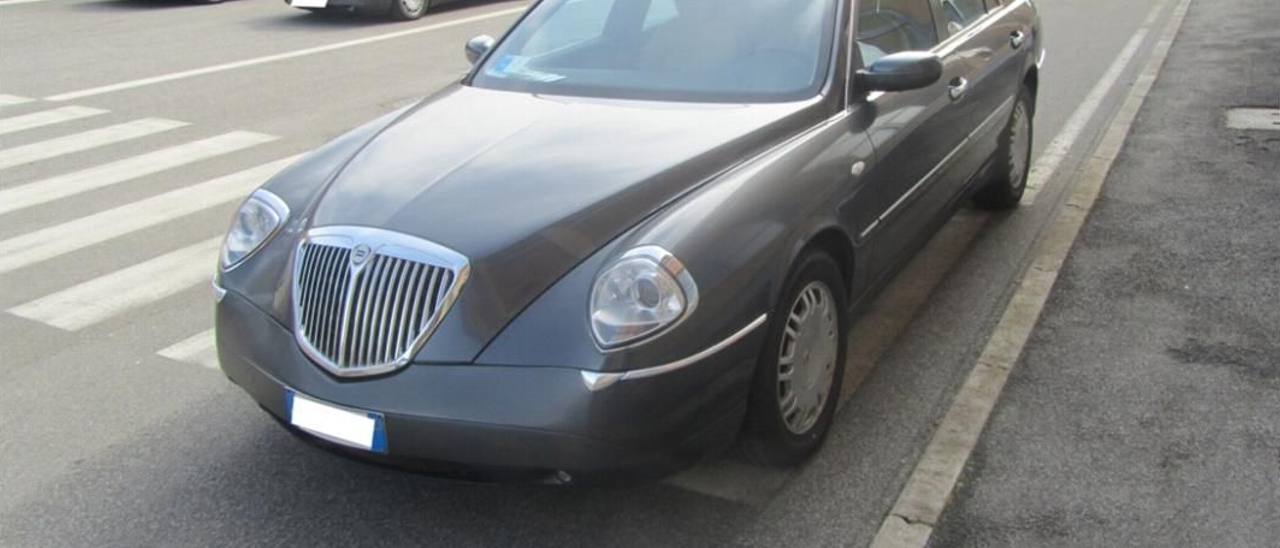 Auto blu su eBay: conviene?