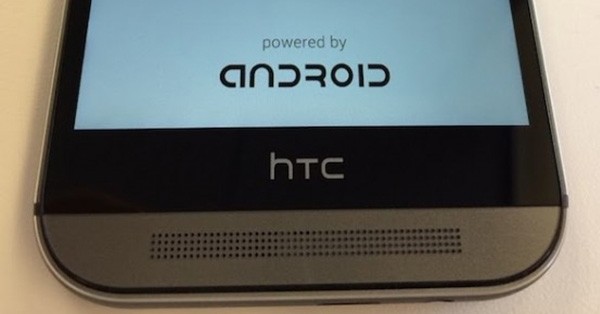 Il logo "Powered by Android" nell'animazione di boot del nuovo HTC One (M8)