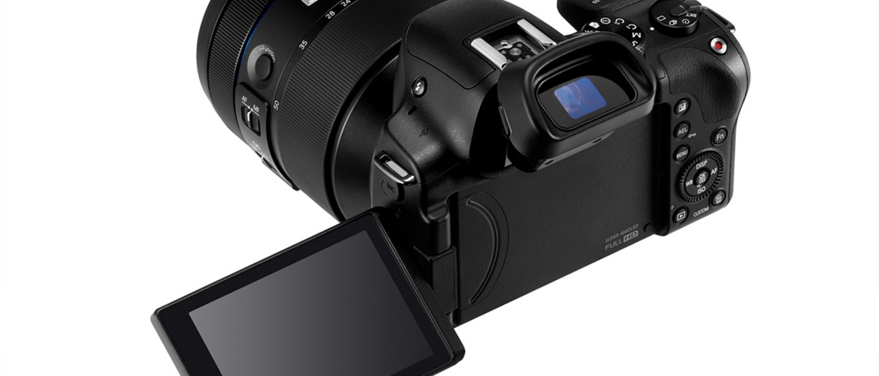 Samsung NX30, la nuova mirrorless arriva in Italia