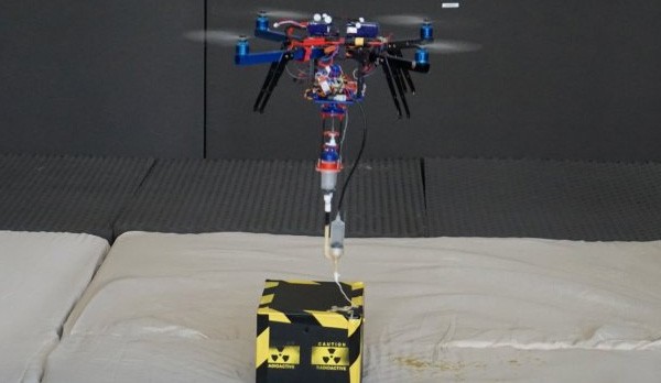 Il drone equipaggiato con un dispositivo per la stampa in 3D