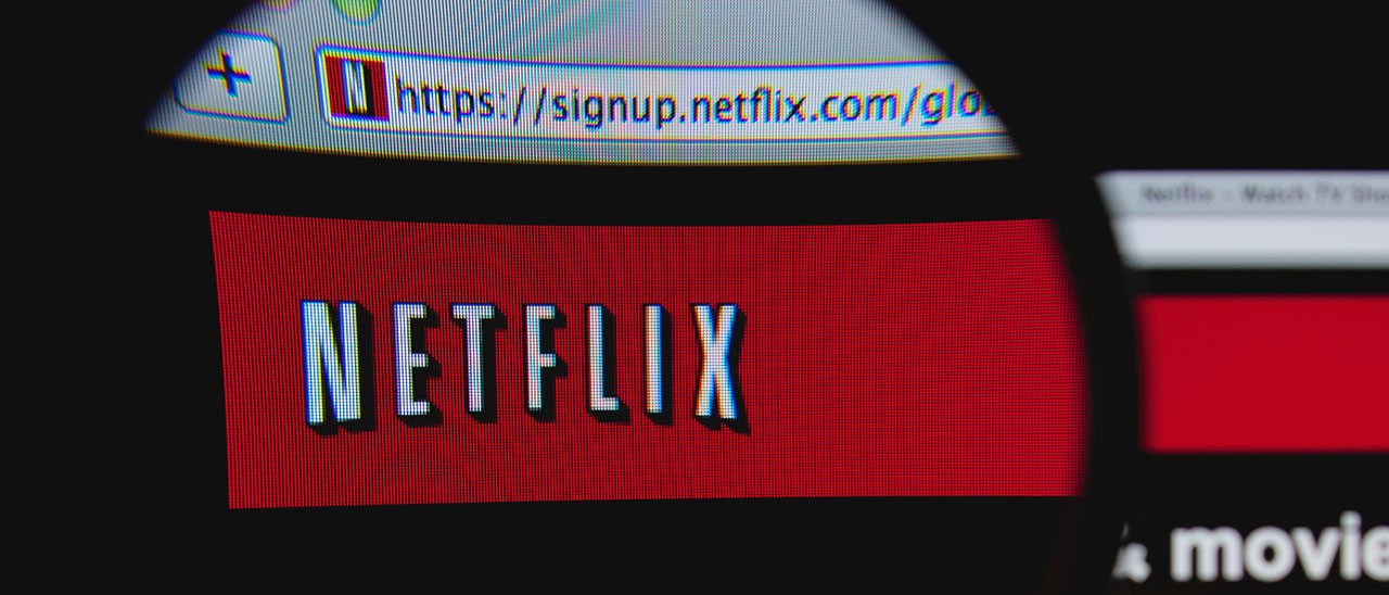 Netflix tra aumento dei prezzi e banda satura
