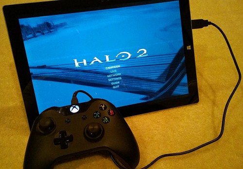 Il controller della Xbox One può essere collegato al Surface Pro 3.