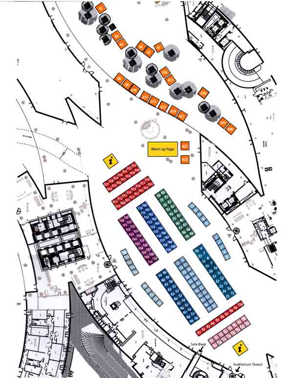 La piantina che mostra la ricca presenza di startup nel piazzale del palazzo della Regione Lombardia.  Tra i due info point, dall'ingresso alle due sale Testori e Biagi, ci sono diverse sezioni: in rosso, l'area qualcosatori, con 40 nomi oggi e 40 nomi domani di enti, istituti, imprese e associazioni a sostegno delle startup; in azzurro, blu e rosa le altre aree startup divise secondo le loro caratteristiche, come le CCAlps: 15 iniziative selezionate all’interno del progetto omonimo, proposte da gruppi di lavoro provenienti da Francia, Germania, Italia, Slovenia e Svizzera.