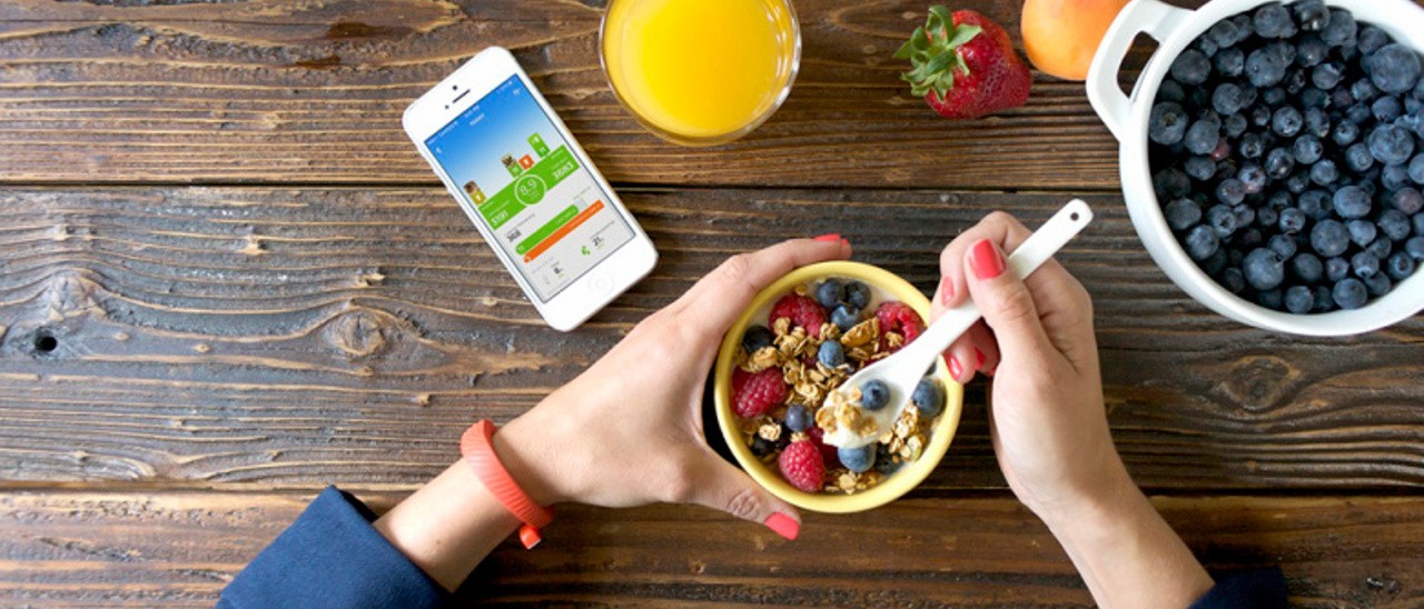 Jawbone Up ora aiuta a mangiare più sano