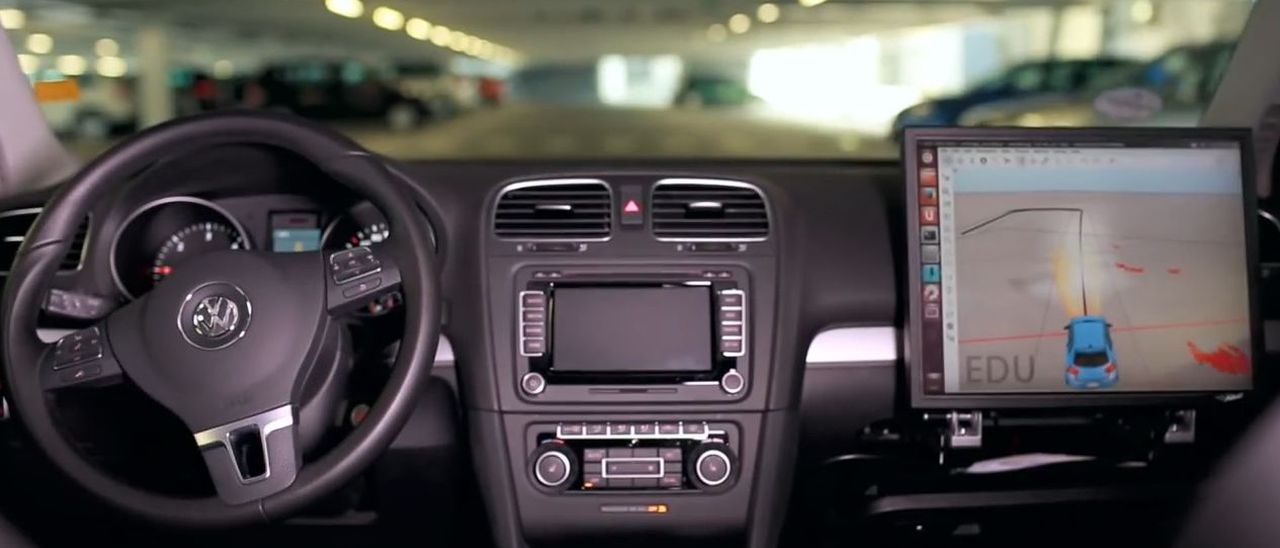 La UE vuole auto che parcheggiano da sole