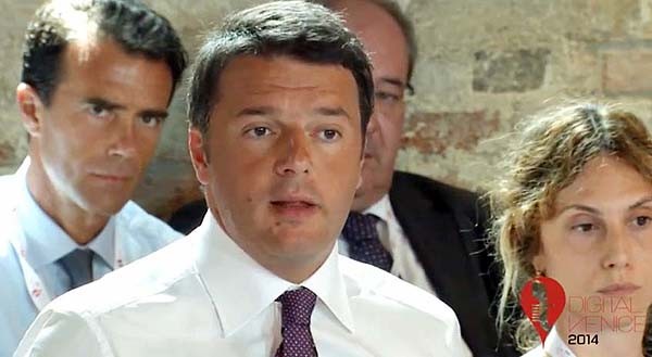 Matteo Renzi e Marianna Madia, seduti a fianco durante il summit a porte chiuse (ma in streaming) al Digital Venice con Neelie Kroes. Era l'occasione prestabilita per annunciare il nome del nuovo direttore dell'Agid, ma così non è stato.