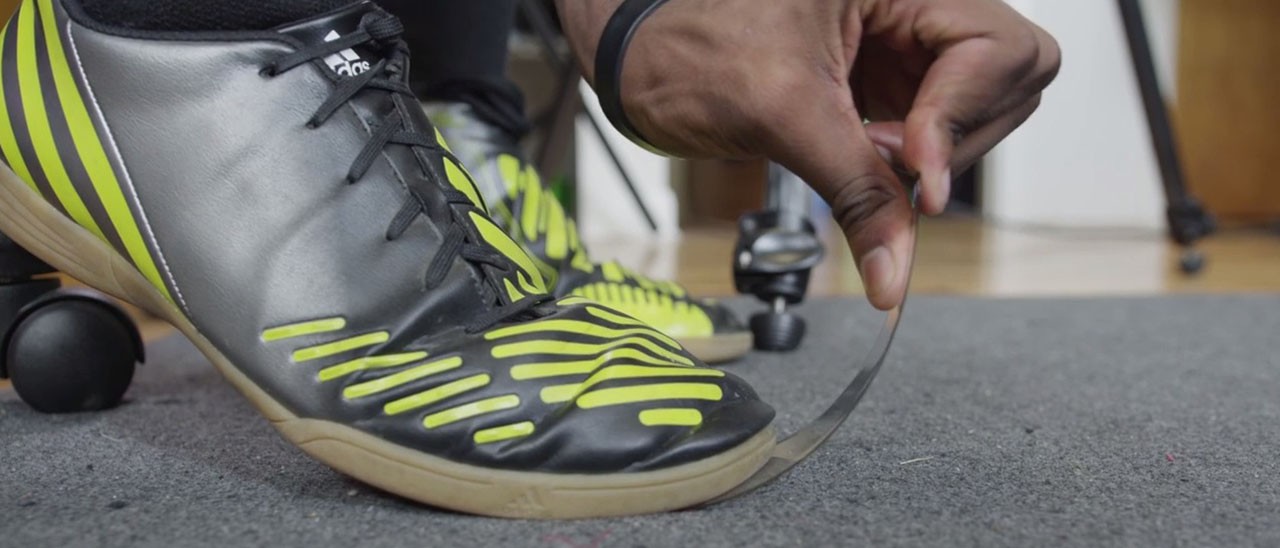 iPhone 6: il vetro resiste alle torsioni estreme