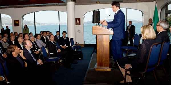 Matteo Renzi al San Francis Yacht Club ha incontrato 150 startup italiane che si sono sviluppate nella bay area. Il suo messaggio ha sorpreso tutti: li ha invitati a continuare il loro lavoro senza preoccuparsi di tornare in Italia.