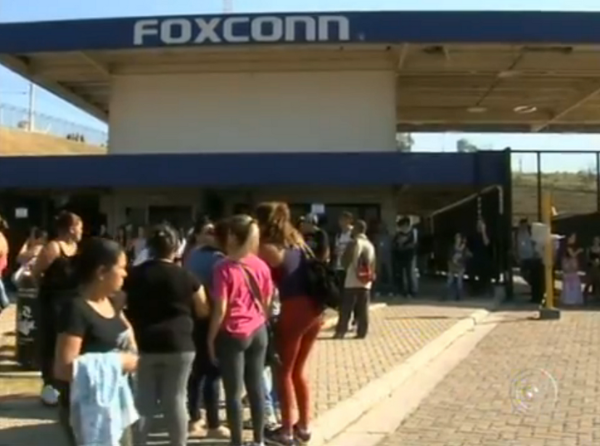 I dipendenti Foxconn scioperano in Brasile