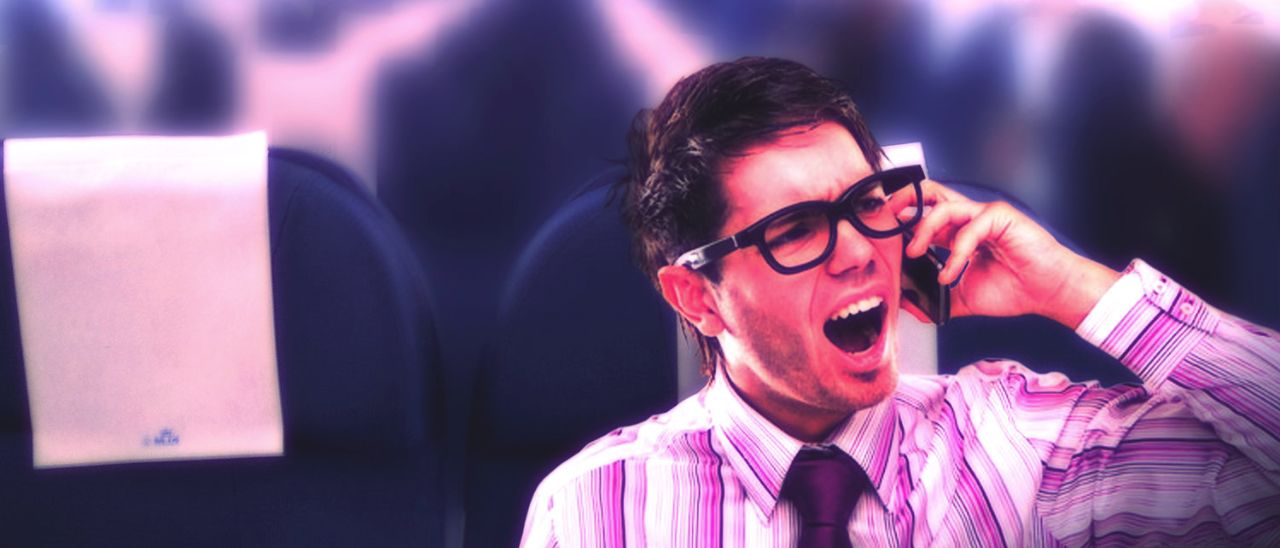 Telefonare e navigare in aereo, adesso si può