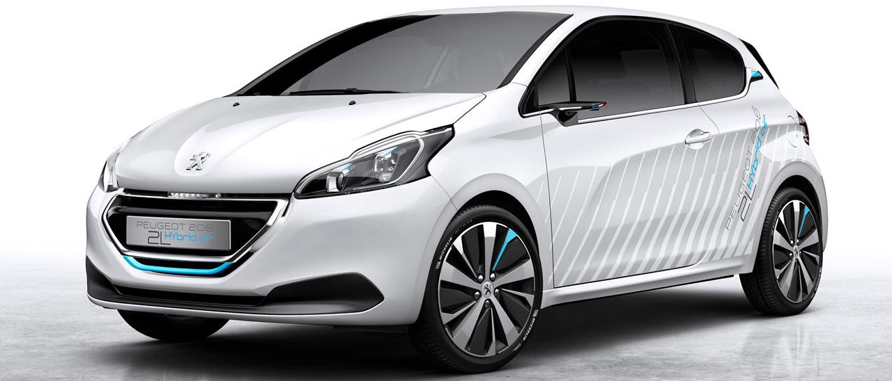 Una Peugeot 208 ibrida ad aria compressa