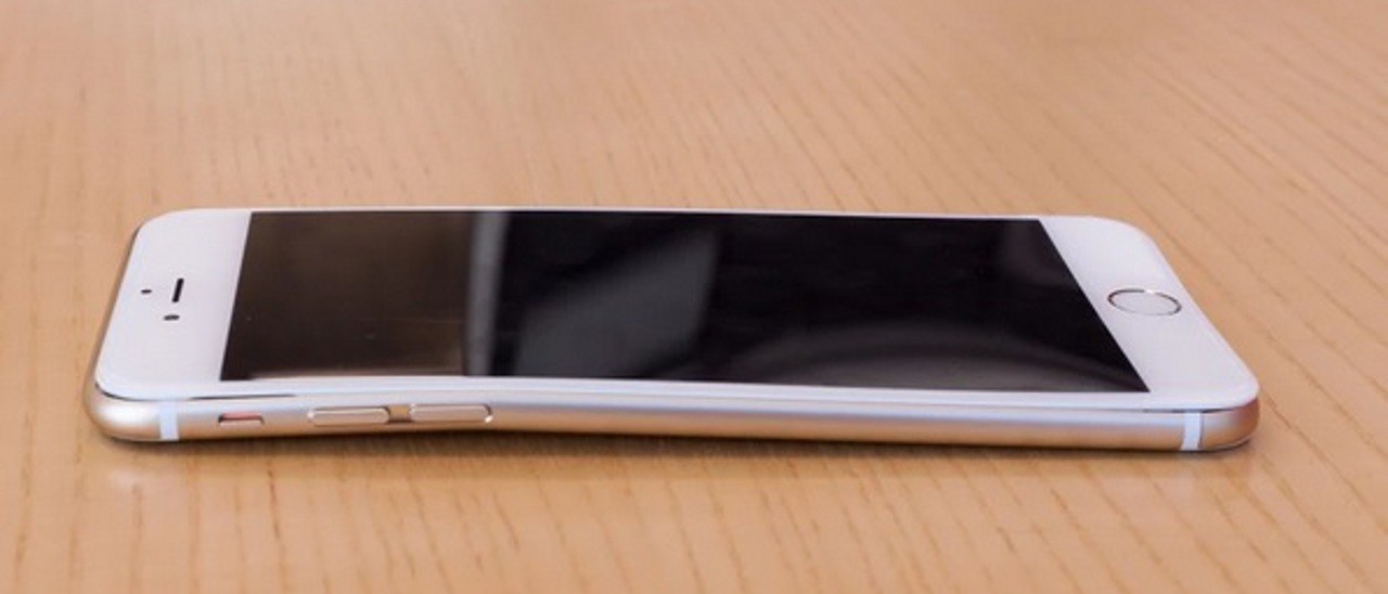 iPhone 6 Plus non si piega: lo dice Apple