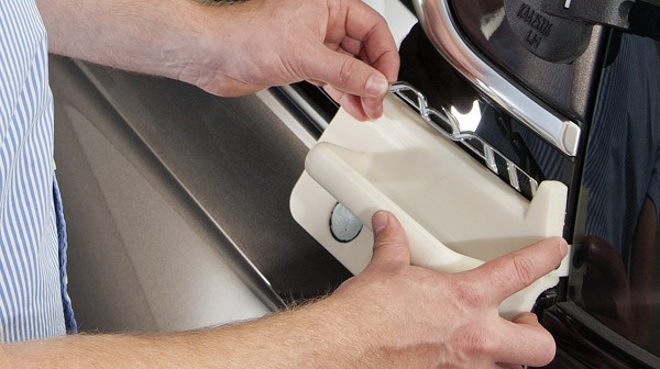 Gli utentili stampati in 3D utilizzati da Opel all'interno delle linee di produzione