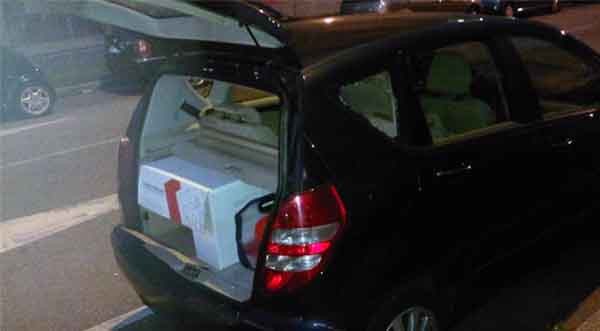 Il dossier di Federprivacy era in un pc portatile dentro quest'auto, sottratto ieri pomeriggio a Milano dopo la rottura del lunotto posteriore. Dentro il pc  sono conservatori file su 1690 contravventori del codice della privacy: tra questi, personaggi noti, politici, medici, imprenditori, che nei loro siti hanno omesso o utilizzato male l'informativa sul trattamento dei dati personali. Potenzialmente, si tratta di sanzioni per diversi milioni di euro.